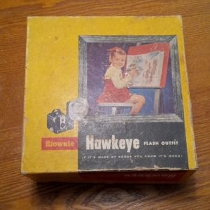 Vintage 1950's Kodak Hawkeye Brownie Camera in Original Box/Accesories